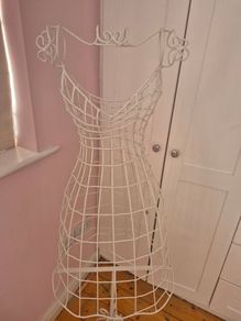 Wire dress mannequin