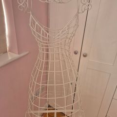 Wire dress mannequin