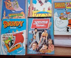 5 Vintage Children ANNUALS Books from the 1970's & 80'S Hotspurs , Dandy Beano RET YOUNG LINE , SHIVER SNAKE