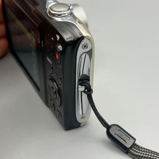 Nikon Coolpix S3100 14MP Digital Camera Silver - Full Kit