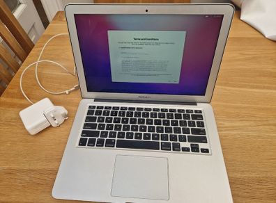 Apple Macbook Air 13"  i7 High spec