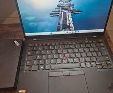Lenovo ThinkPad X1 Carbon Gen 9 i7 32GB + Lenovo USB-C Dock