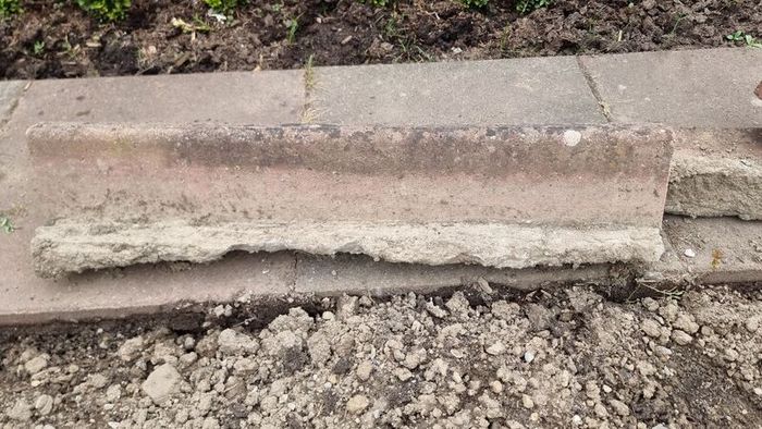 Stone Lawn/Bed Edges