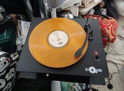 Retro record player with Bluetooth