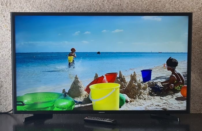 Samsung 40" Full HD Non Smart LED TV