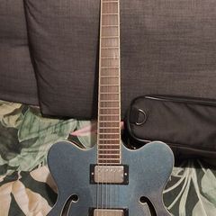 Hofner Verythin Electric Guitar - Pearl Blue