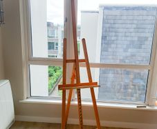 Floor standing easel