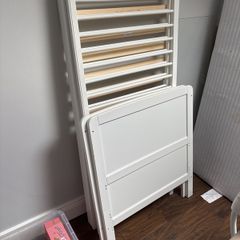 baby cot