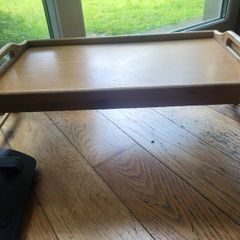 Tray with foldable legs