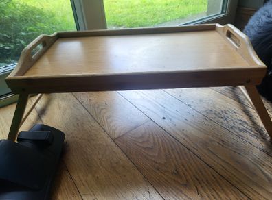 Tray with foldable legs