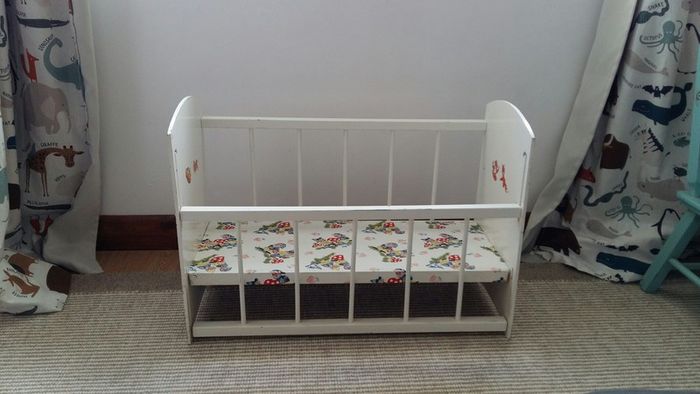 Doll bed