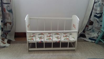 Doll bed