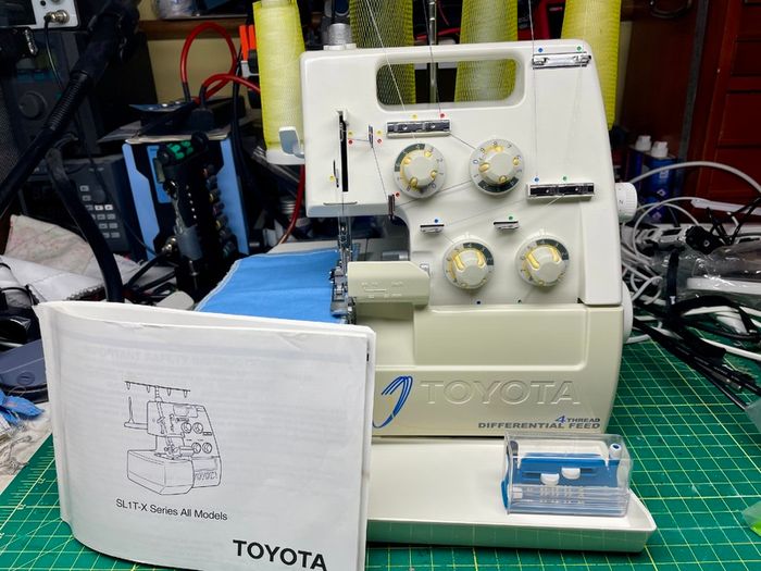 OVERLOCKER Sewing Machine - TOYOTA SL3335 - Just serviced - As new - All accessories included - Japanese quality made