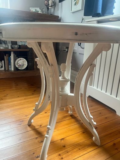 white occasional table  , " shabby chic" vintage style in white painted wood , decorative legs and finial