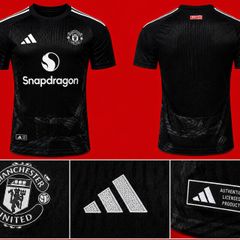 Manchester united 26 /27 goalkeeper jersey