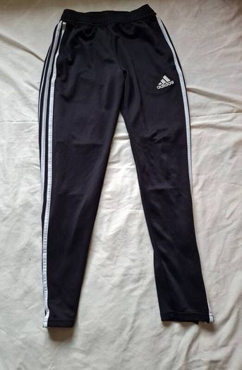 2017 adidas bottoms Size small black Zip pockets In excellent condition