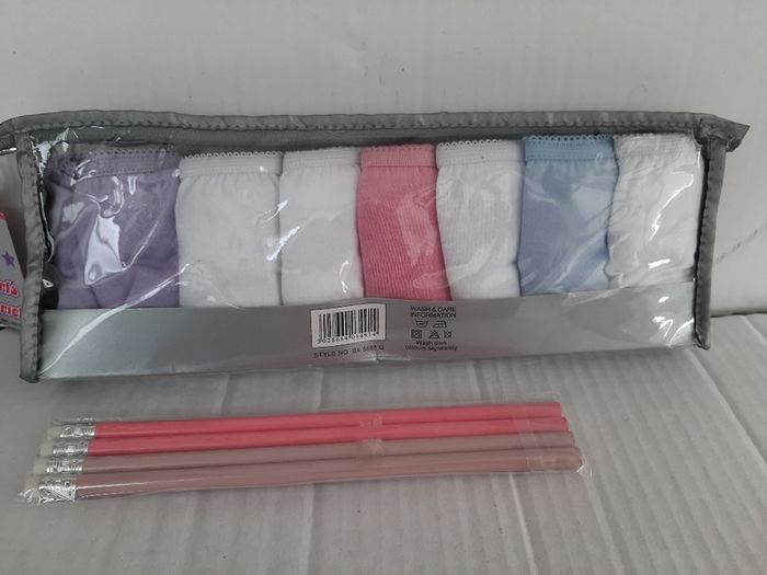 New unopened chids 7 pack underwear