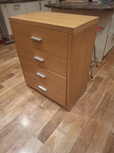 Chest of drawers. W 75cm. D 42cm. H 89cm.