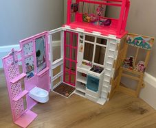Barbie foldable house