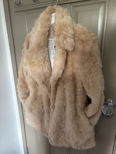 New with tags Zara faux fur in blonde