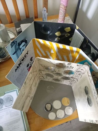 Mickey Mouse, Elvis, 2 titanic, paidraig Pearse, Micheal collins coins