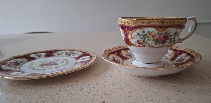 Royal Albert Lady Hamilton 19 piece Tea Set