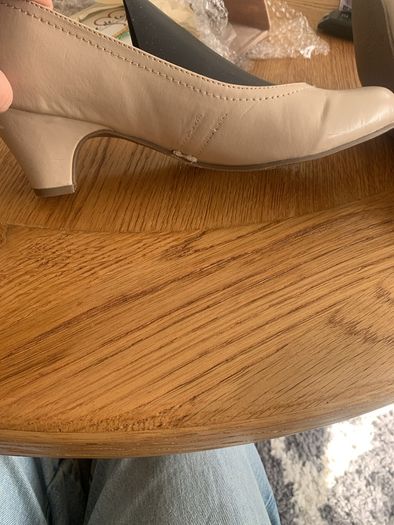 Ladies court shoes. Size 6D wide fitting