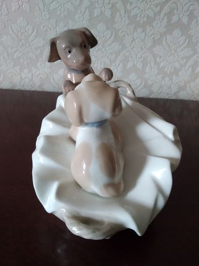 Tengra Valencia Spain Porcelain Figurine " Puppies at Play"