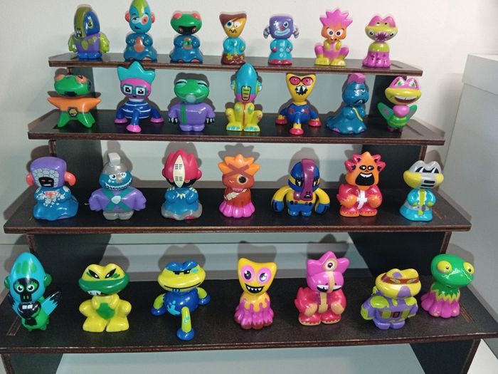 Fings Figures approx 4 cms produced by  Topps Rare Figures Set From 2010 Discontinued 1 Year Later 28 Figures #4