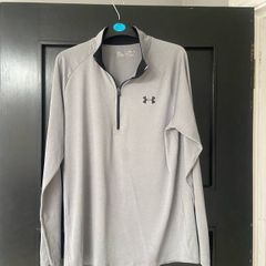 Men's Under Armoir top size medium