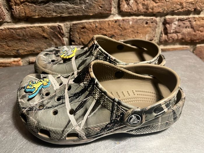 Crocs Classic Realtree Clogs Dinosaur Jibbitz UK 1 EU 33 to 34