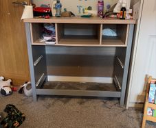 chest of drawers
