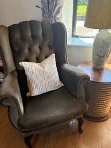Queen anne chair