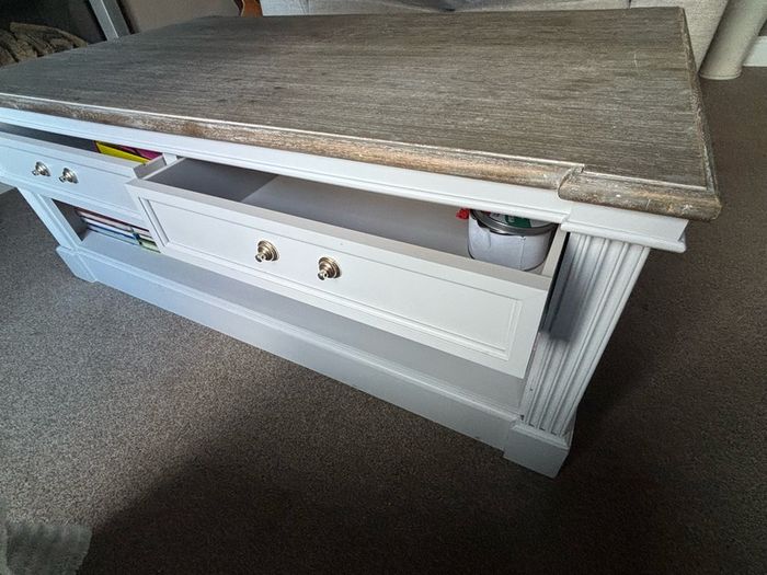 Living room Coffee table