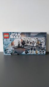 LEGO Star Wars 75387 - Boarding the Tantive IV