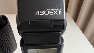 Genuine Canon Speedlite 430EX II Flash for Canon Digital SLR Cameras - like new