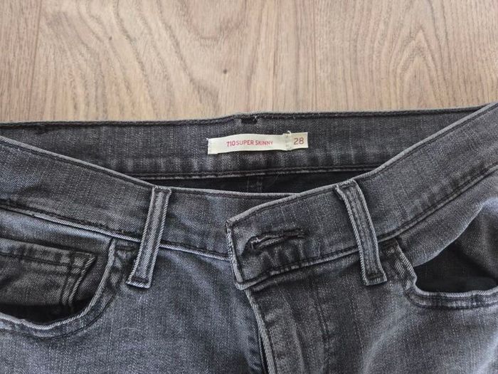 Levi's womens jeans 710 Super Skinny (28W, 30L)