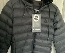 Invicta hooded puffer jacket in solid black Size Large. Rrp 150