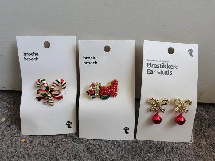 ear studs and brooch