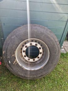 10 stud super single tyre