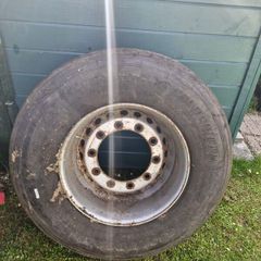 10 stud super single tyre