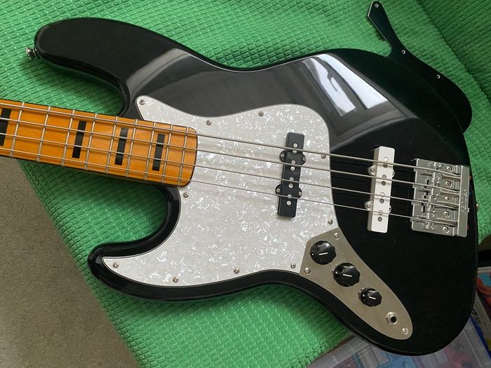 Squier Classic Vibe 70s Jazz Bass Left Handed guitar
