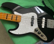 Squier Classic Vibe 70s Jazz Bass Left Handed guitar