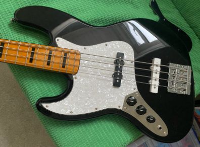 Squier Classic Vibe 70s Jazz Bass Left Handed guitar