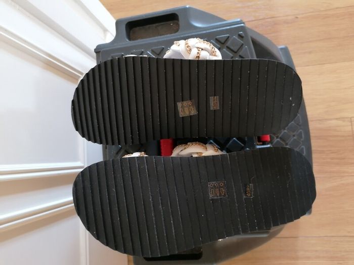 Women's Sandals NWOT SIZE 40 6.5