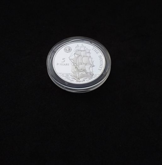 Niue : 1992 Five Dollars Silver Coin Featuring HMS Bounty