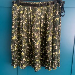 Green print skirt. Size 16