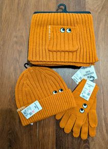 Brand new Anya hindmarch X Uniqlo scarf gloves and hat