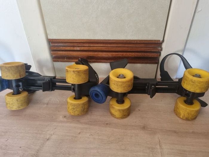 Vintage 1980s roller skates, adjustable