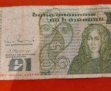 Irish 1988 "Queen Meibh" one pound in Fine  condition